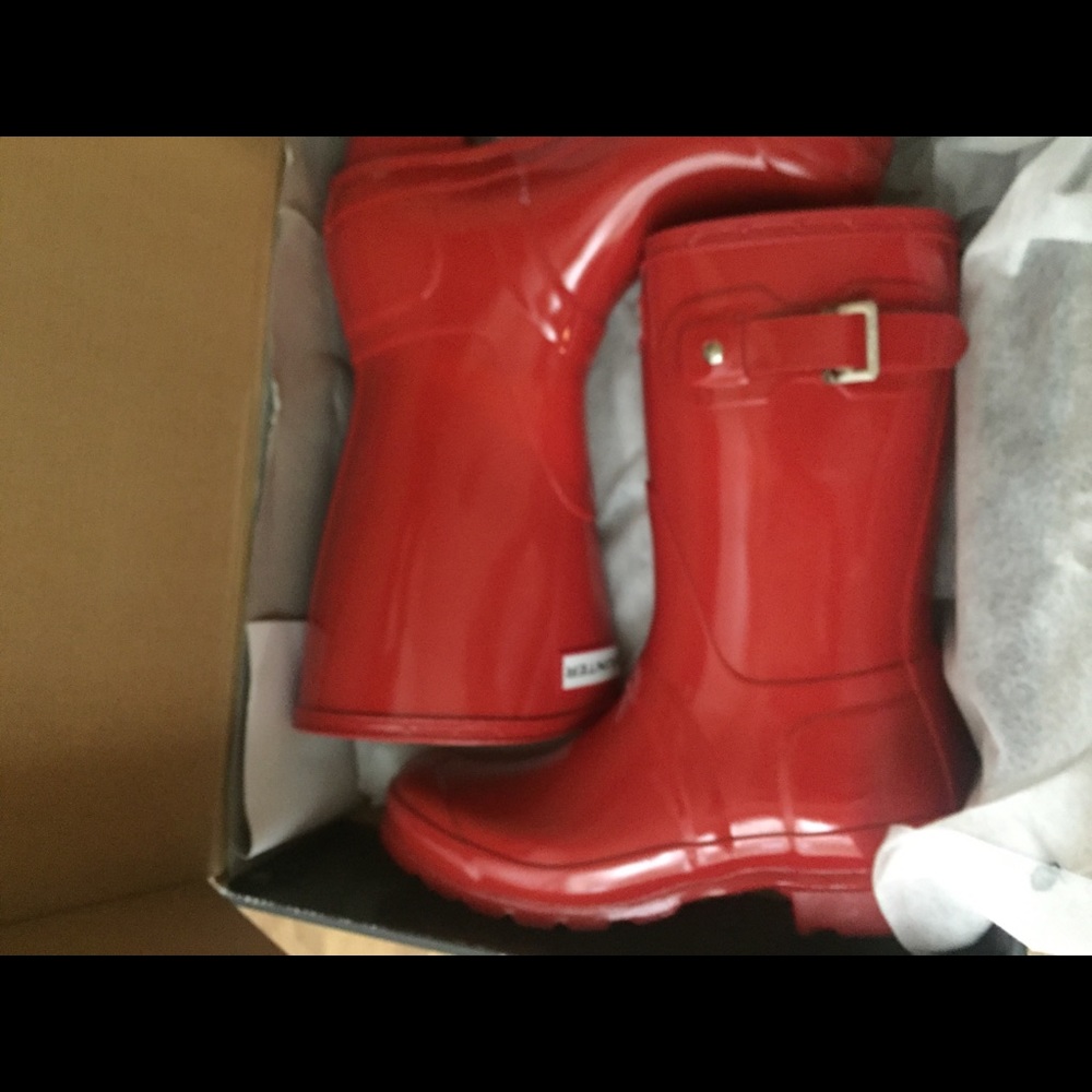 Short red gloss Hunter rain boots